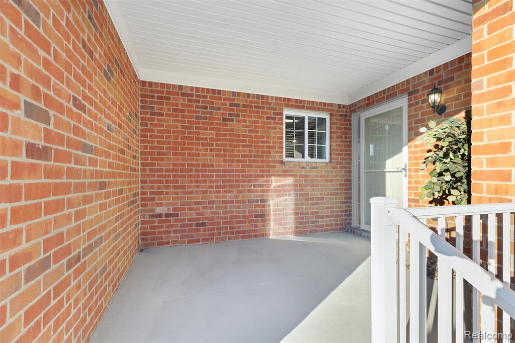 13407 Shire Lane, 27, Southgate, MI 48195 — Photo 2