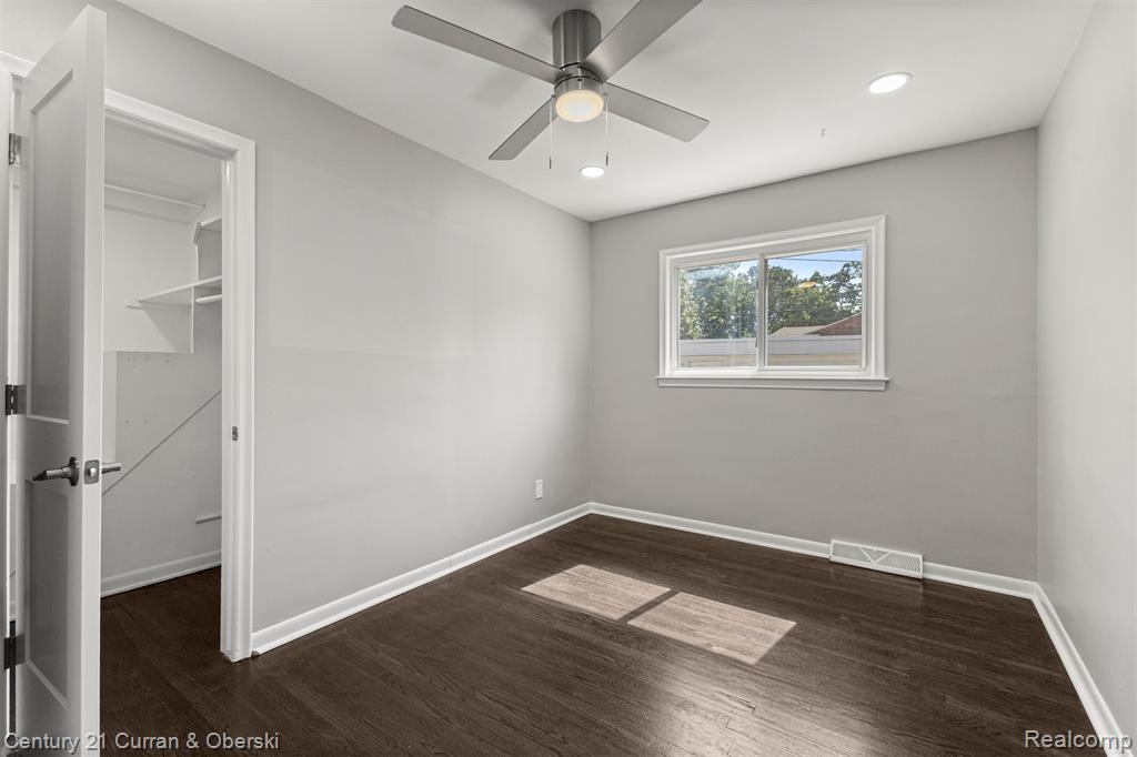 9064 Robindale, Redford, MI 48239 — Photo 17