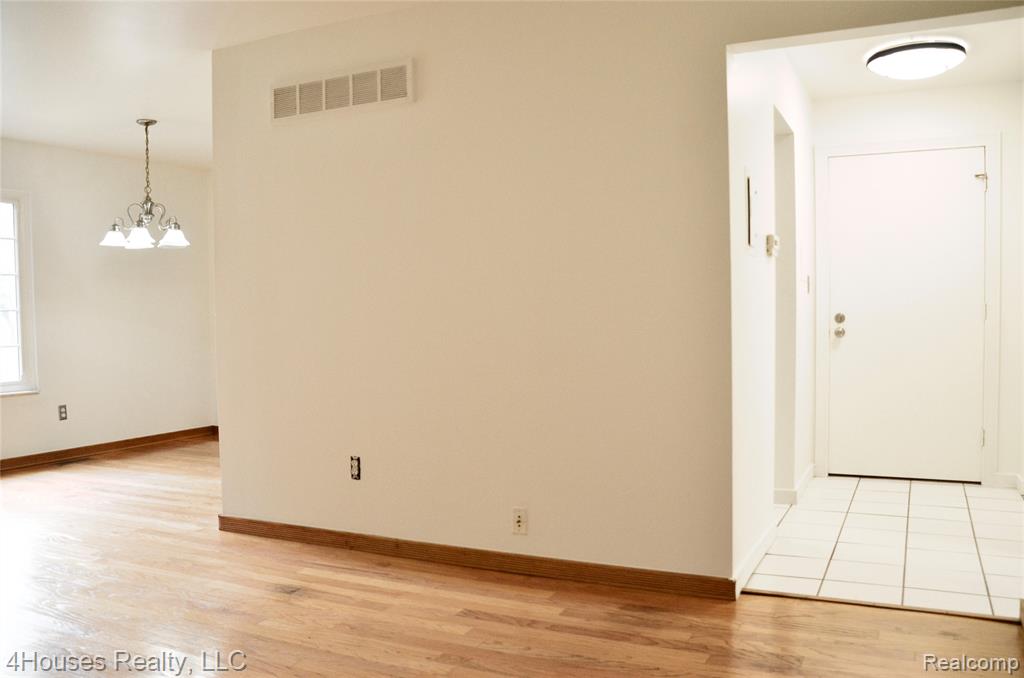737 E Fox Hills Drive, 180, Bloomfield Hills, MI 48304 — Photo 6