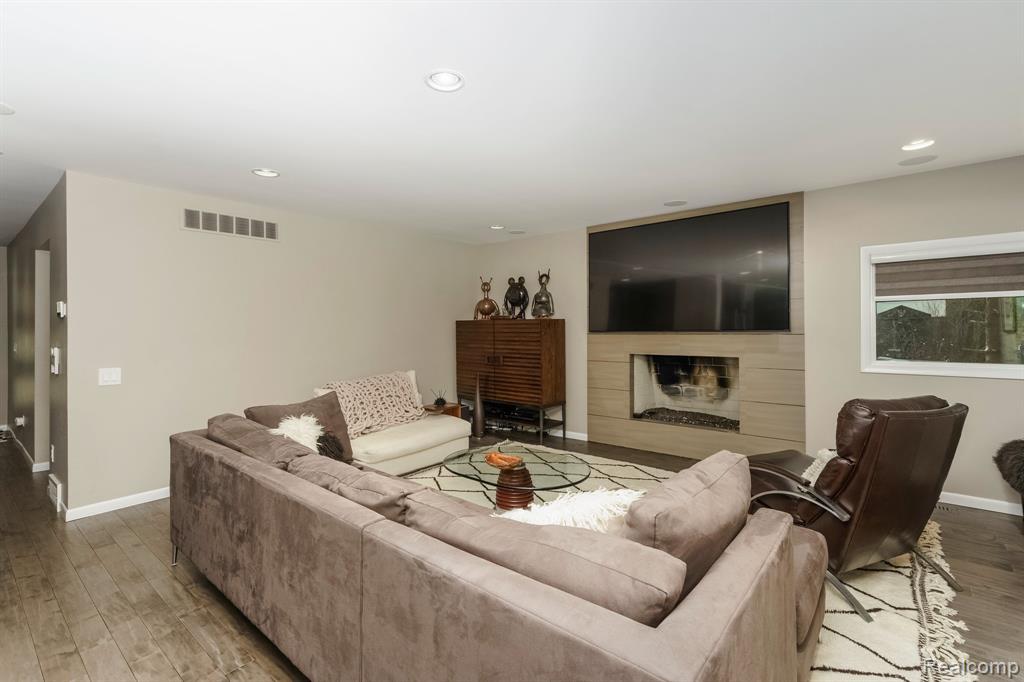 5156 Chestershire Court, West Bloomfield, MI — Photo 10