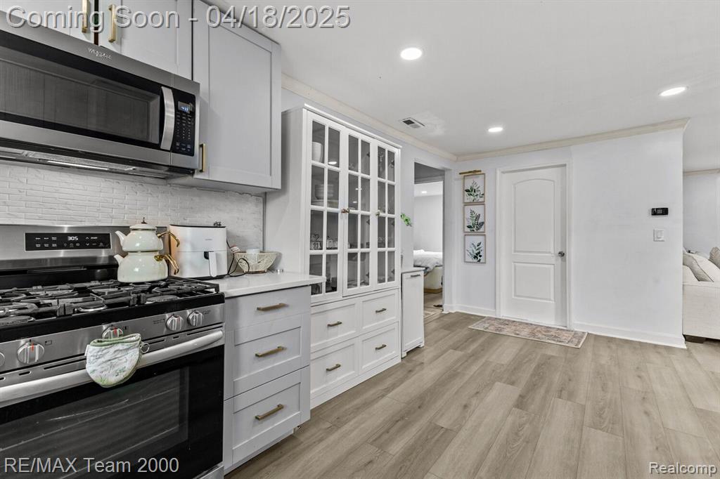 6200 NIGHTINGALE Street, Dearborn Heights, MI 48127 — Photo 9