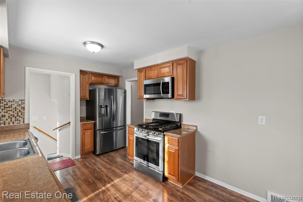4114 Lincoln Boulevard, Dearborn Heights, MI 48125 — Photo 14