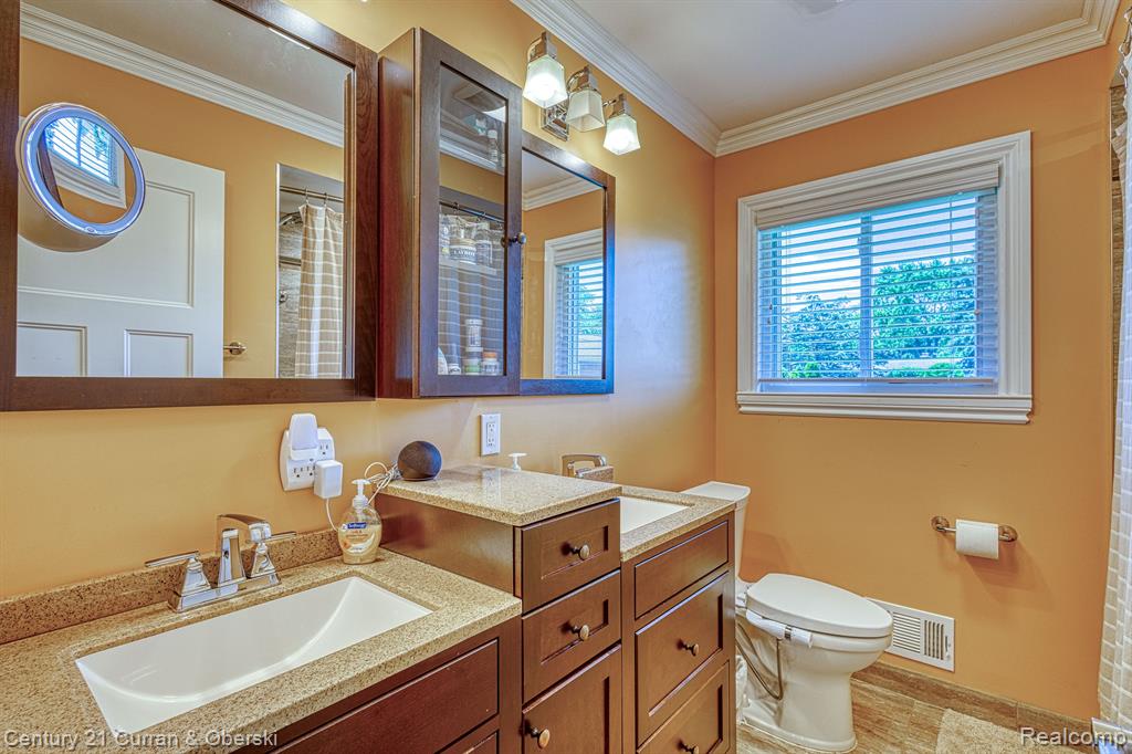 8943 ROSLYN Street, Livonia, MI 48150 — Photo 13
