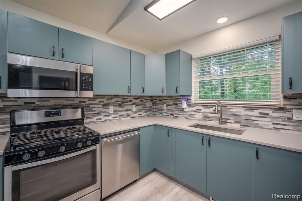 4277 Tux Lane, Milford, MI 48380 — Photo 18