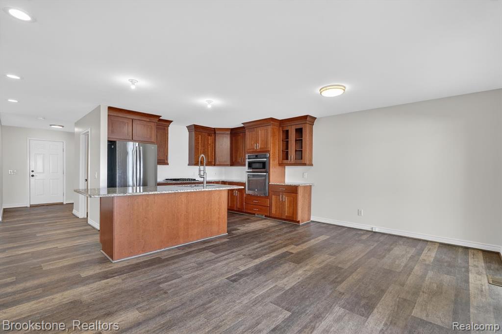 3695 Lotus Drive, Waterford, MI 48329 — Photo 9