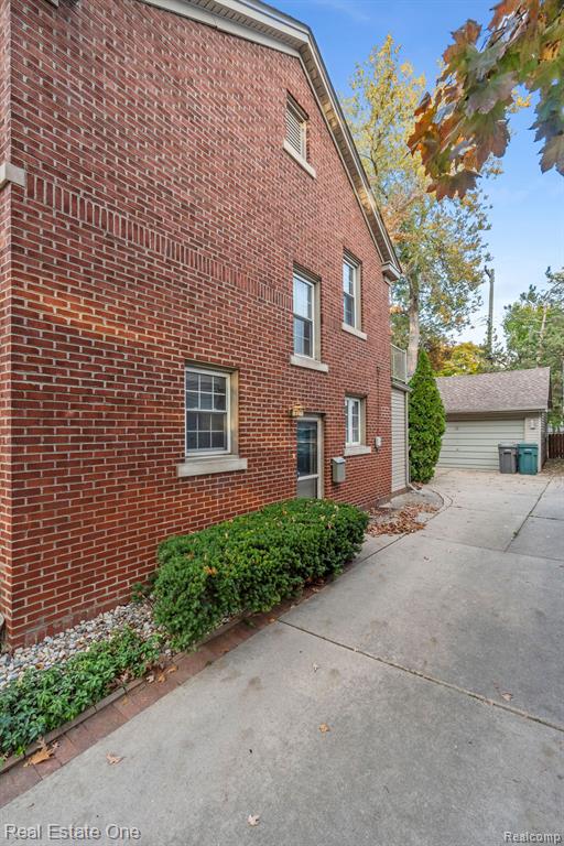 819 S HIGHLAND Street, Dearborn, MI 48124 — Photo 37