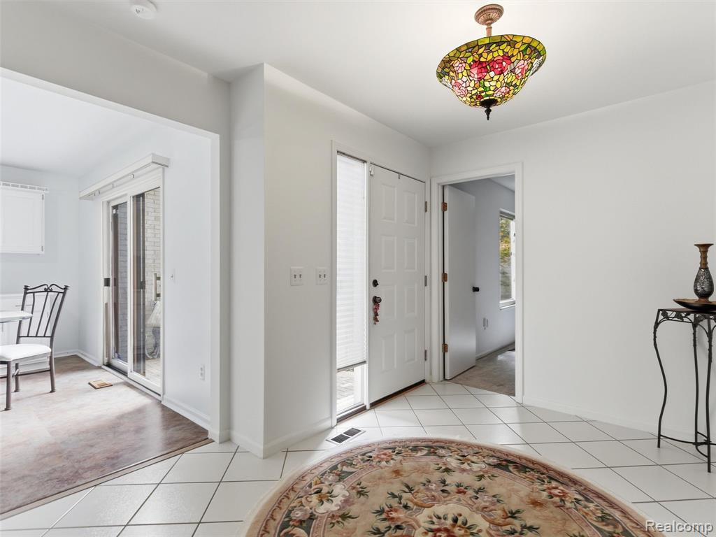 4261 Wabeek Lake Drive S, Bloomfield Hills, MI 48302 — Photo 8