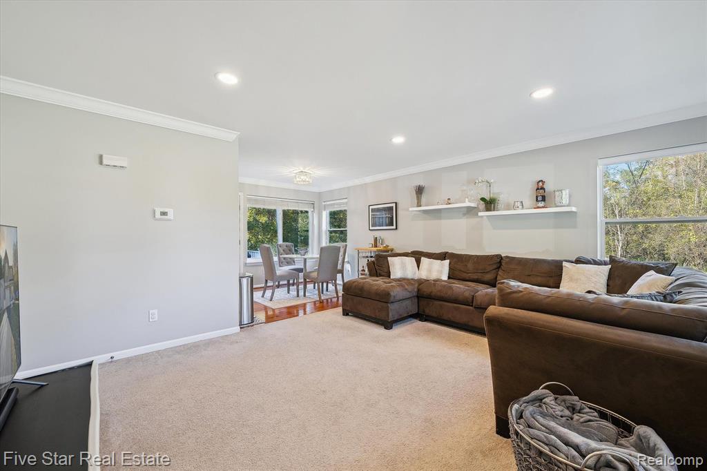 490 CLAYBURN Boulevard, Waterford, MI 48327 — Photo 9