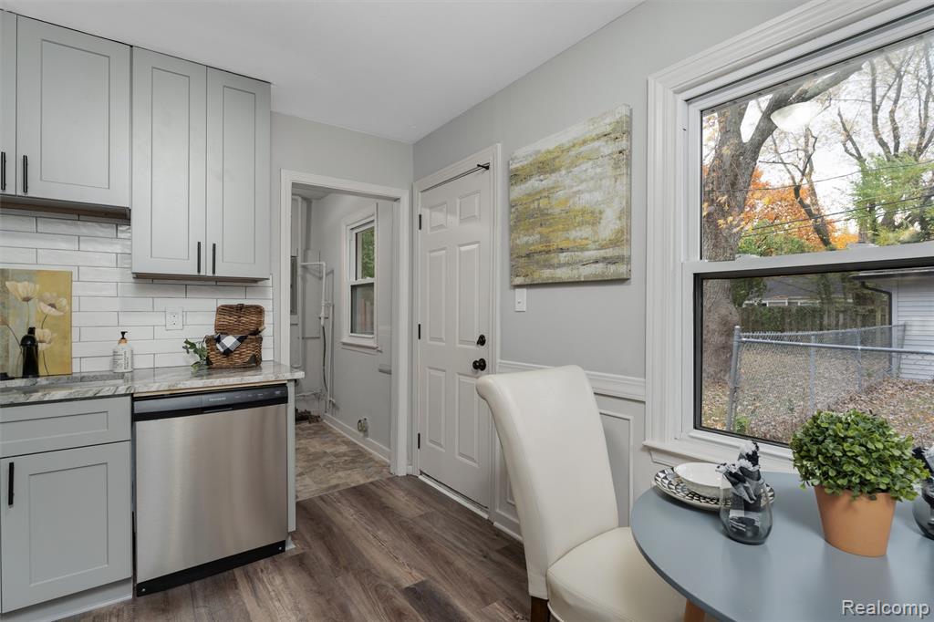 15751 W 14 Mile Road, Beverly Hills, MI 48025 — Photo 9