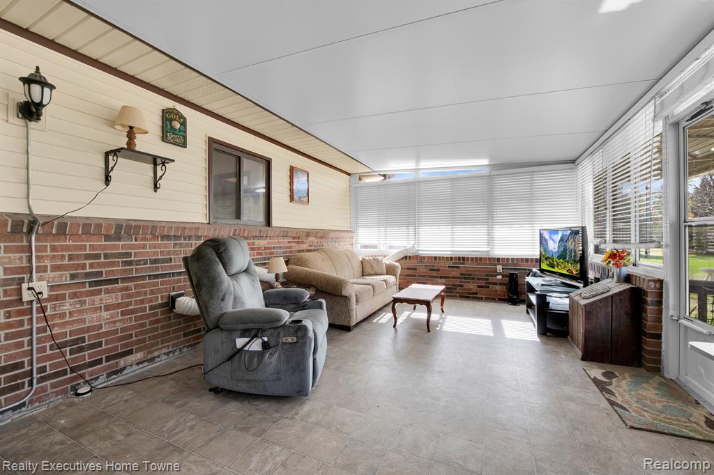 49545 SCHOENHERR Road, Shelby Twp, MI 48315 — Photo 14