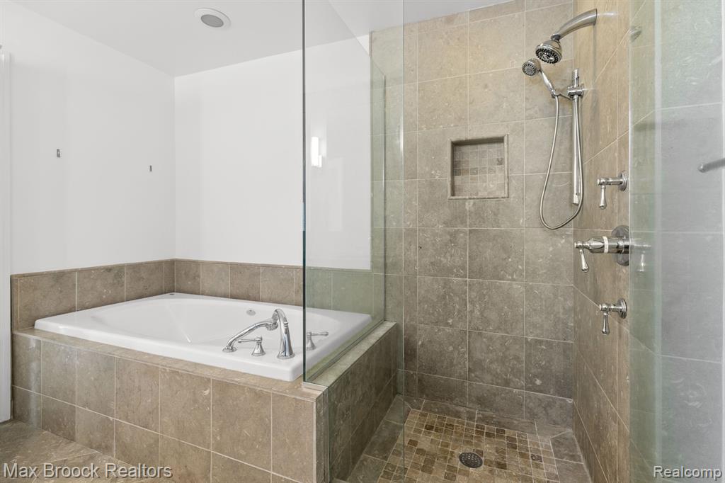 565 WESTBOURNE Drive, Bloomfield Hills, MI 48301 — Photo 13