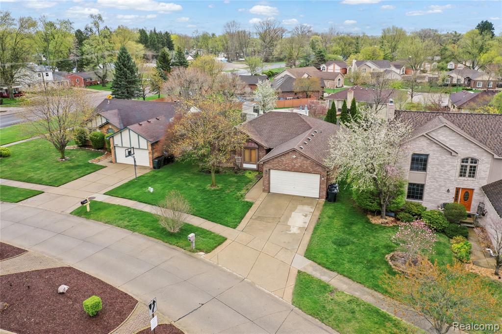 46902 Amberwood Drive, Shelby Twp, MI 48317 — Photo 4