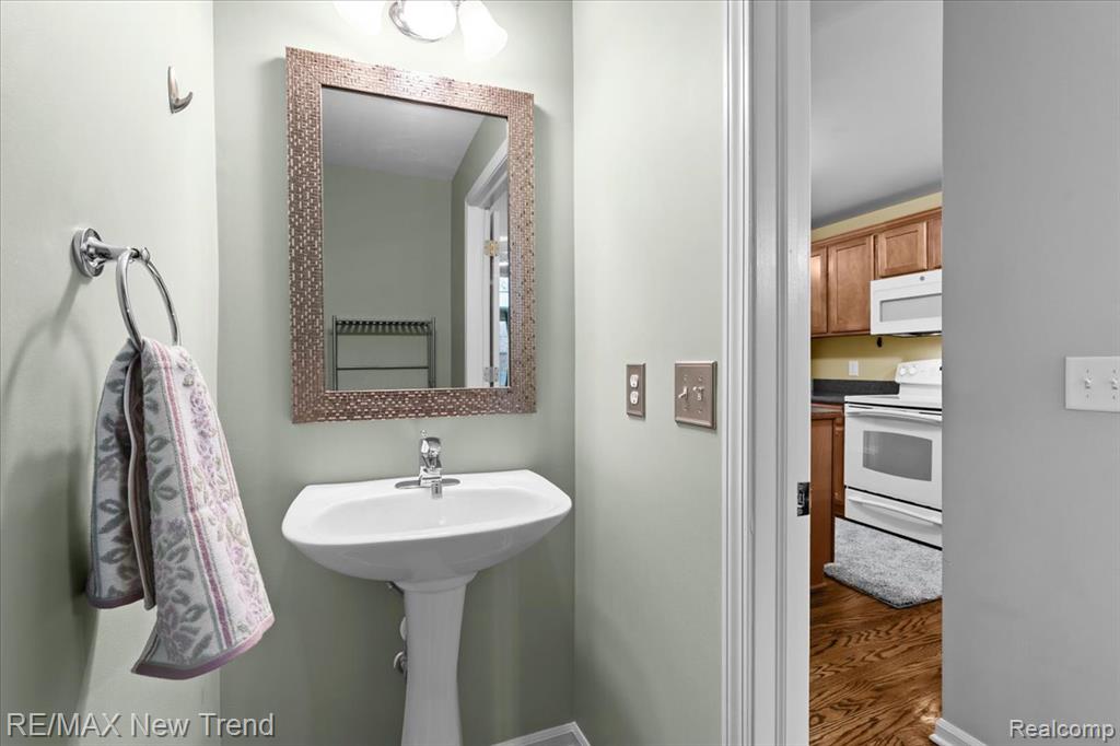 662 Village Lane, Milford, MI 48381 — Photo 19