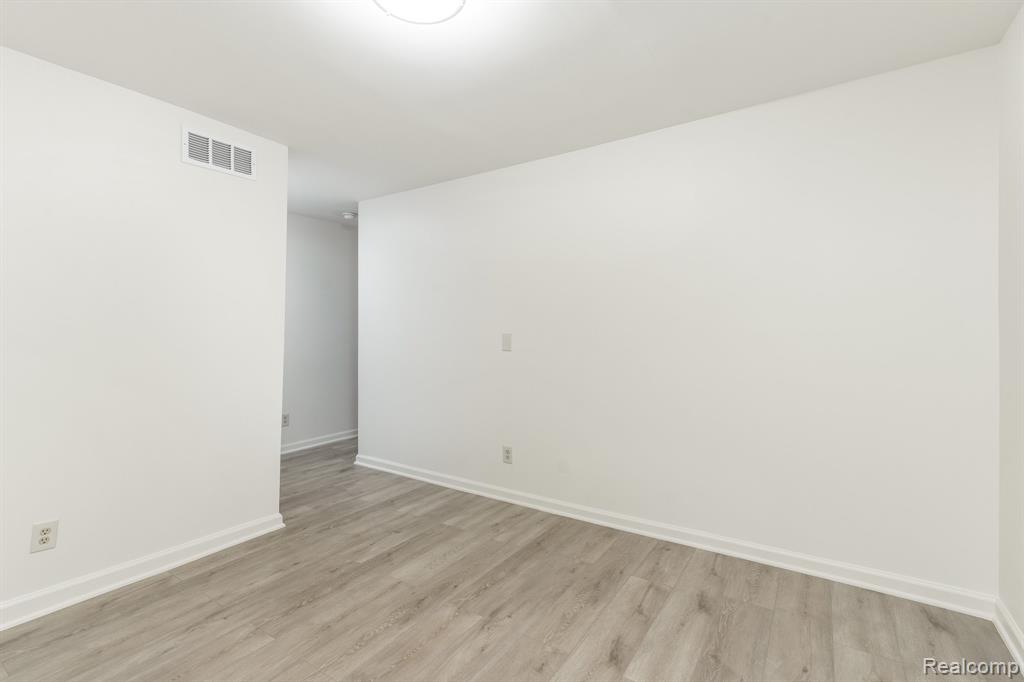 3104 Woods Circle, Detroit, MI 48207 — Photo 38