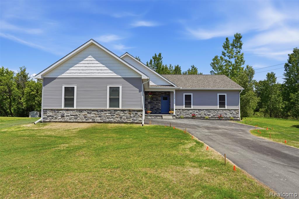6320 Birch Meadows Lane, Fowlerville, MI 48836