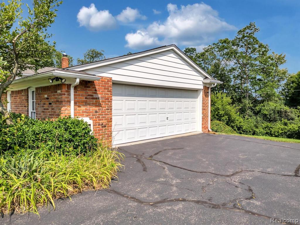 530 WHITEHALL Road, Bloomfield Hills, MI 48304 — Photo 56