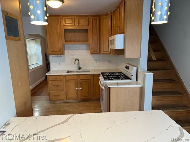 2202 Hollywood Avenue, Grosse Pointe Woods, MI 48236 — Photo 10