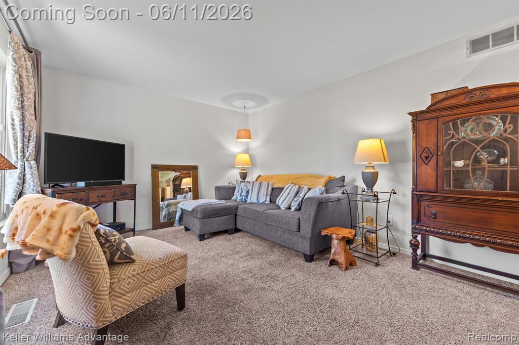 6589 Doyon Drive S, Waterford, MI 48327 — Photo 9