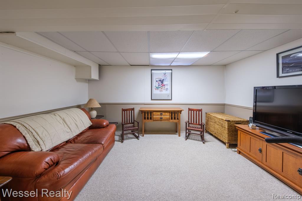 47829 BEN FRANKLIN Drive, Shelby Twp, MI 48315 — Photo 35