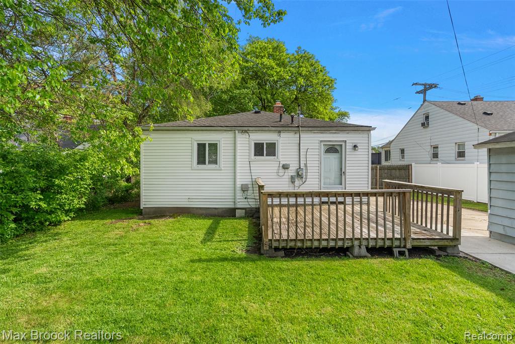 41 E Madge Avenue, Hazel Park, MI 48030 — Photo 19