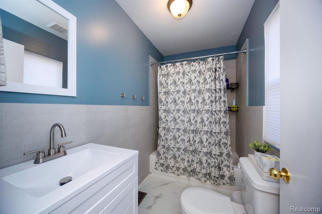 569 CLEOPHUS Parkway, Lincoln Park, MI 48146 — Photo 19