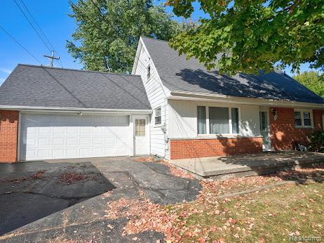 2496 Ketzler Dr, Flint, MI 48507 — Photo 2