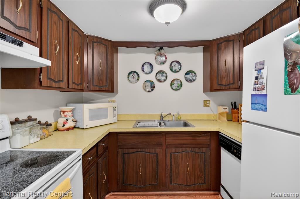 61043 Heritage Blvd., South Lyon, MI 48178 — Photo 13