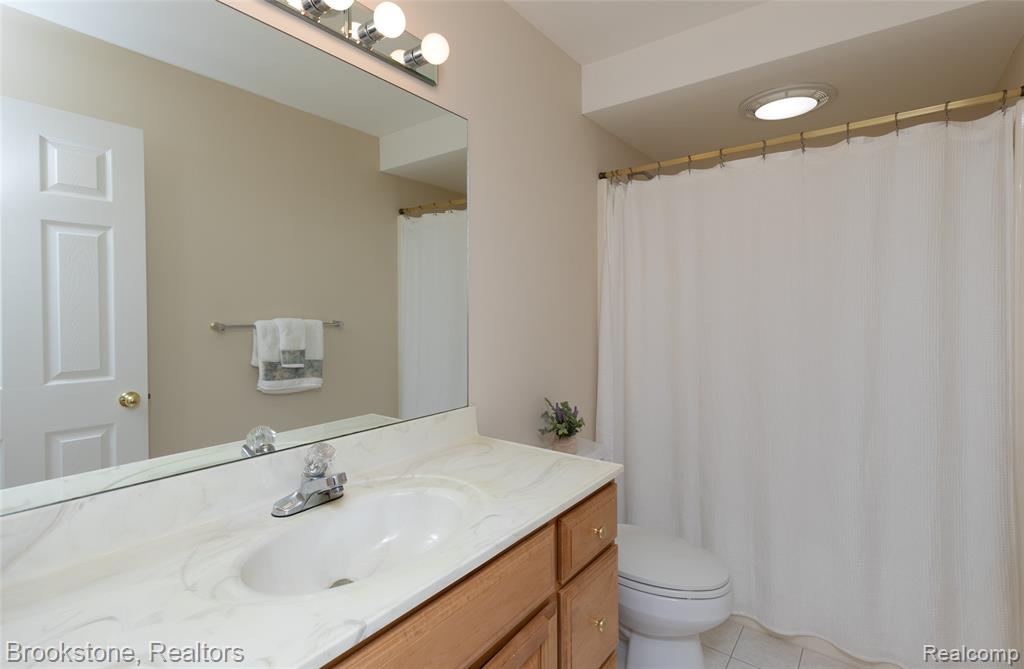 6871 Berry Pointe Drive, Clarkston, MI 48348 — Photo 41