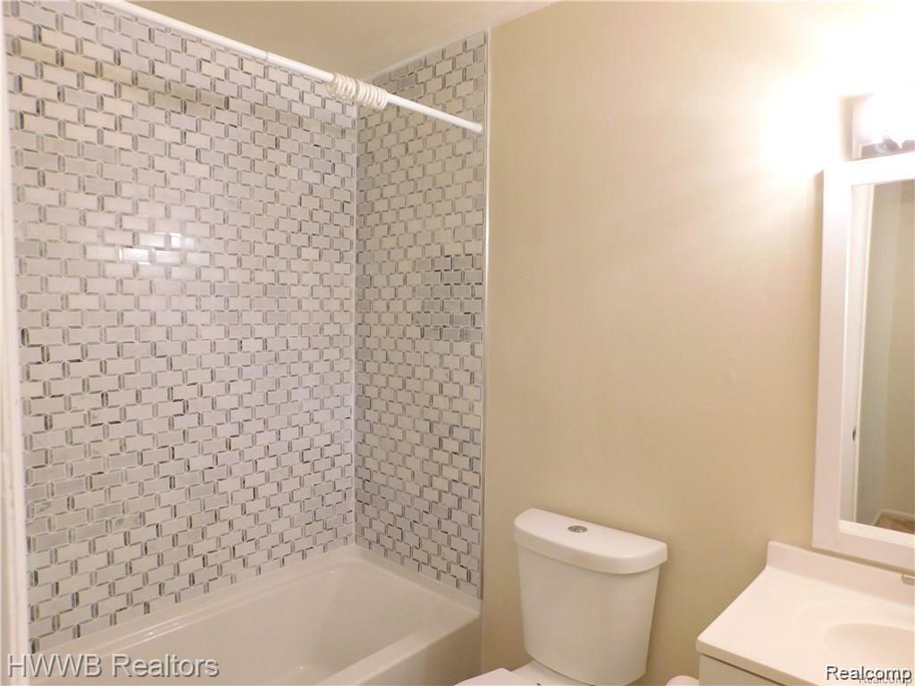 805 PLATE Street, Rochester, MI 48307 — Photo 13