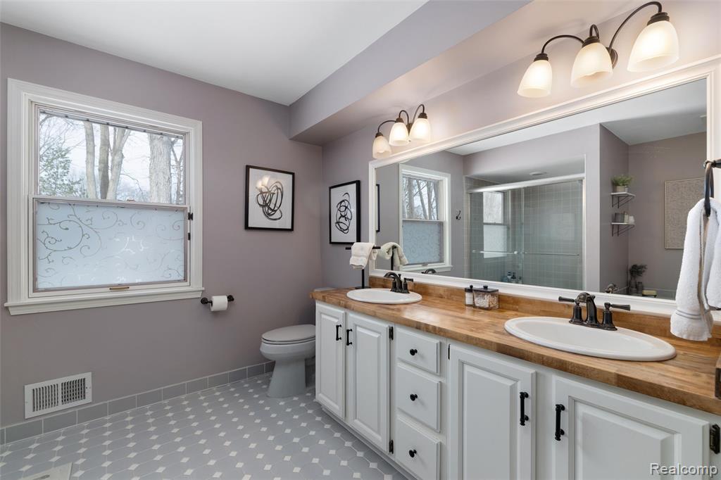 8374 Lasalle Court, Grosse Ile, MI 48138 — Photo 33