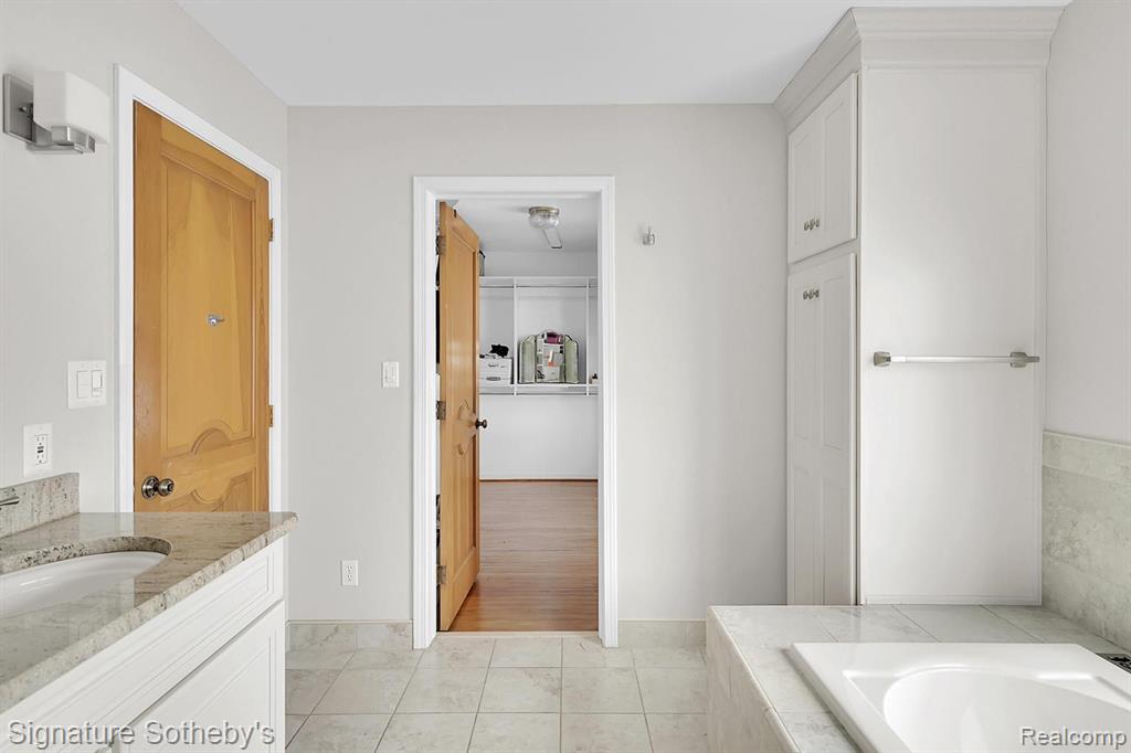 2224 LAKE ANGELUS Shores, Lake Angelus, MI 48326 — Photo 28