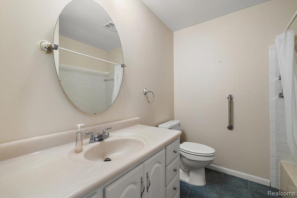 2947 SUN TERRACE Drive, Hartland, MI 48353 — Photo 24