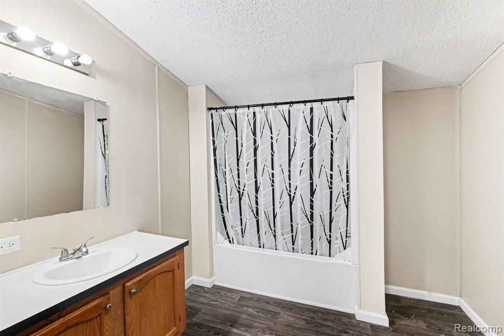 4281 Louie Ln, Lapeer, MI 48461 — Photo 8
