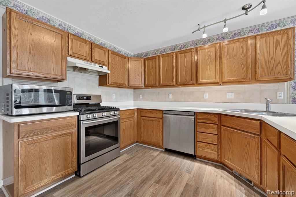 27681 MILL CREEK Drive, Brownstown, MI 48183 — Photo 12