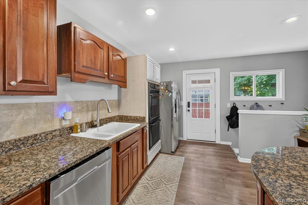 9115 Maplewood Drive, White Lake, MI — Photo 18