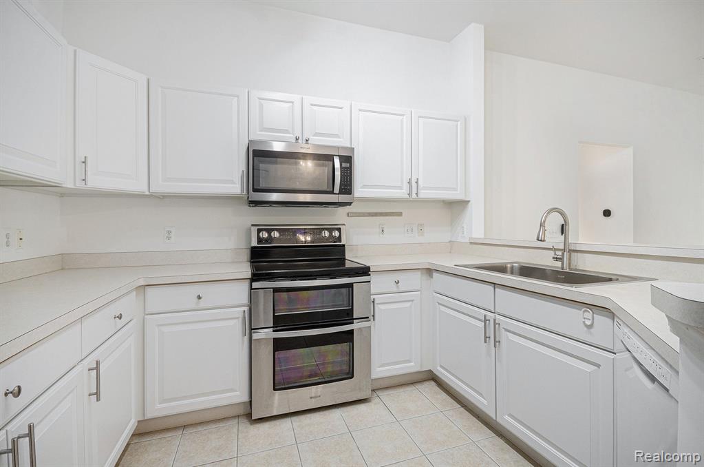 2748 S KNIGHTSBRIDGE Circle, Ann Arbor, MI 48105 — Photo 6
