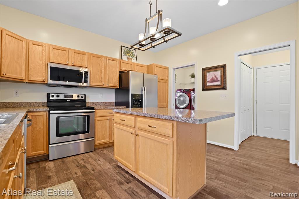 4028 Grand Oaks Court, Burton, MI 48519 — Photo 18