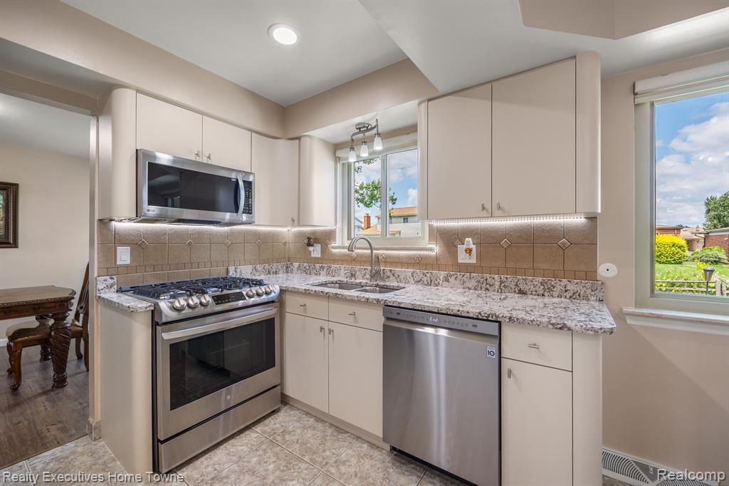 4625 BOULDER Drive, Sterling Heights, MI 48310 — Photo 14
