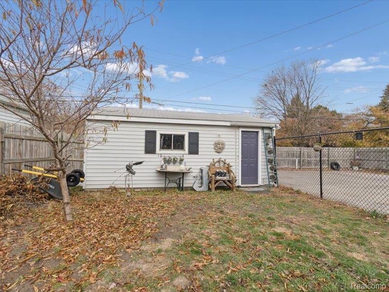 404 Pine Street, Wyandotte, MI 48192 — Photo 51
