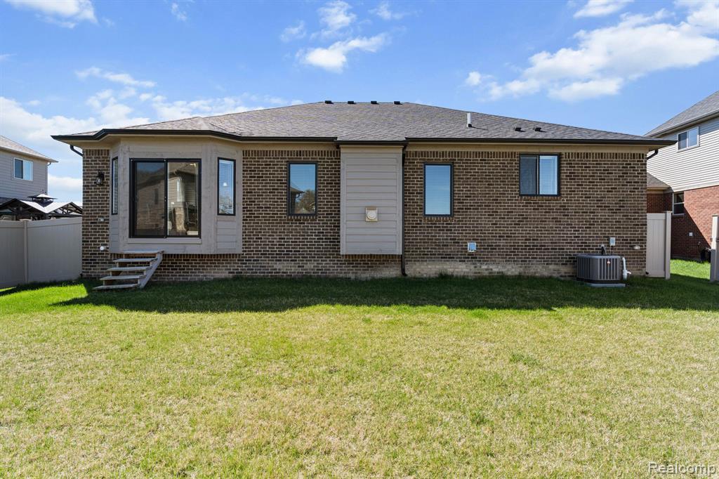 49626 MANISTEE Drive, Chesterfield, MI 48047 — Photo 34