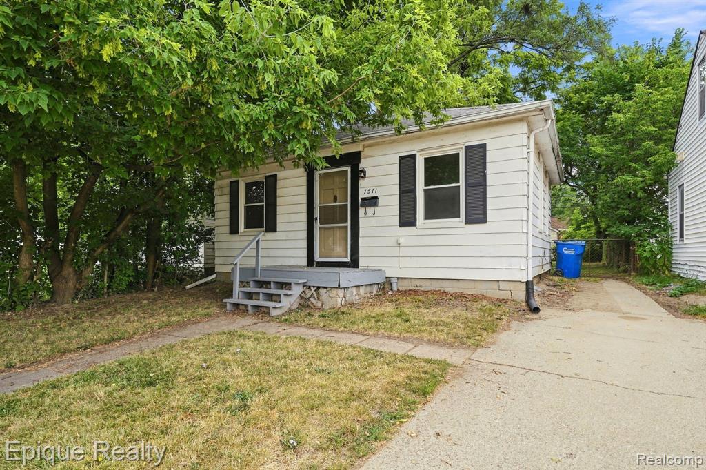 7511 Meadow Avenue, Warren, MI 48091