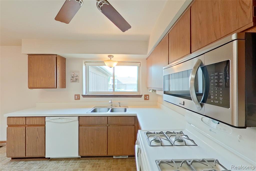 42767 Colling Drive, Canton, MI 48188 — Photo 5