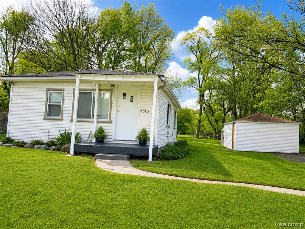 3313 Dallas Avenue, Warren, MI 48091