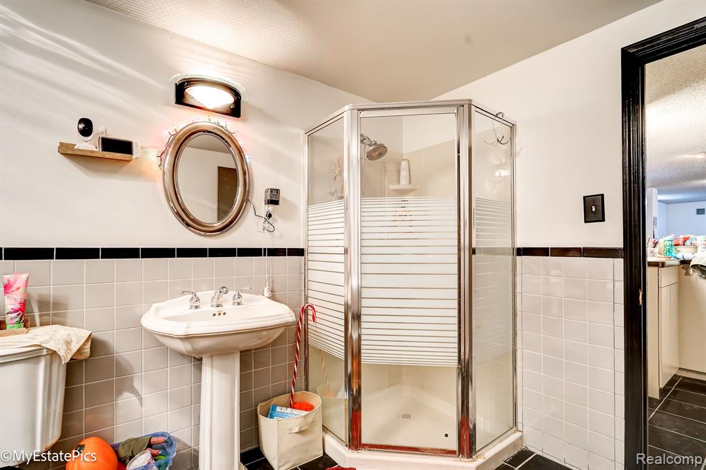 1807 PEBBLE CREEK Drive, Canton, MI 48188 — Photo 47