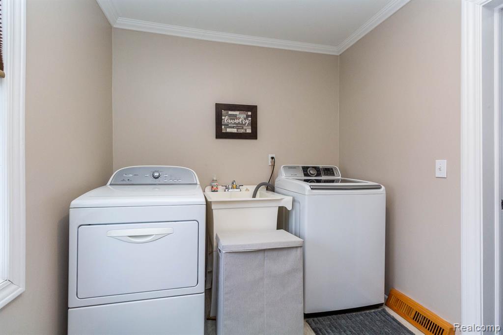 843 CHERRY Street, Wyandotte, MI 48192 — Photo 35