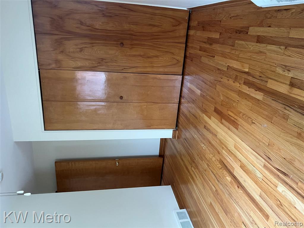 8251 Darlene Street, Warren, MI 48093 — Photo 12