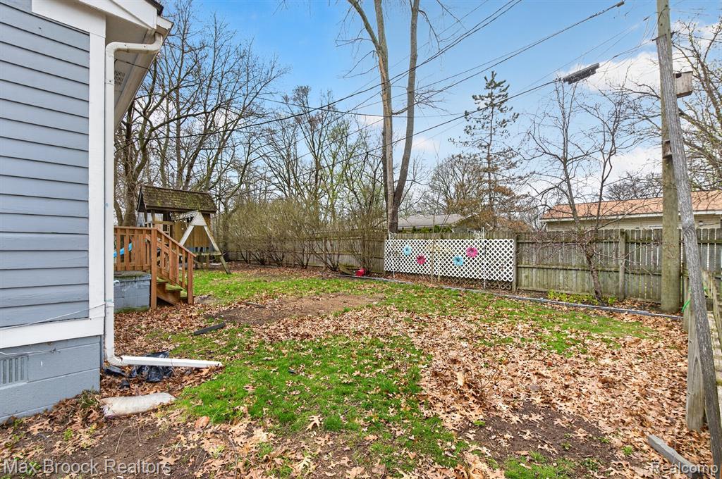 9024 MANDON Road, White Lake, MI — Photo 28