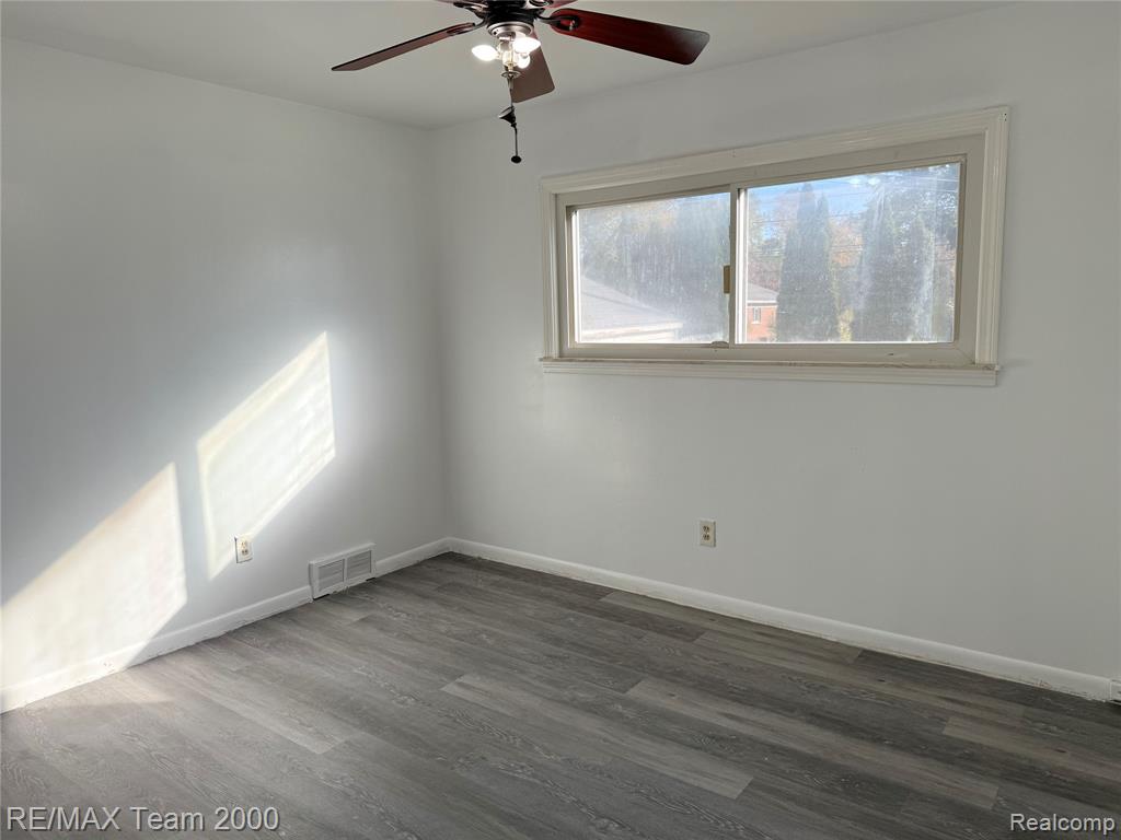 4665 Syracuse Street, Dearborn Heights, MI 48125 — Photo 15