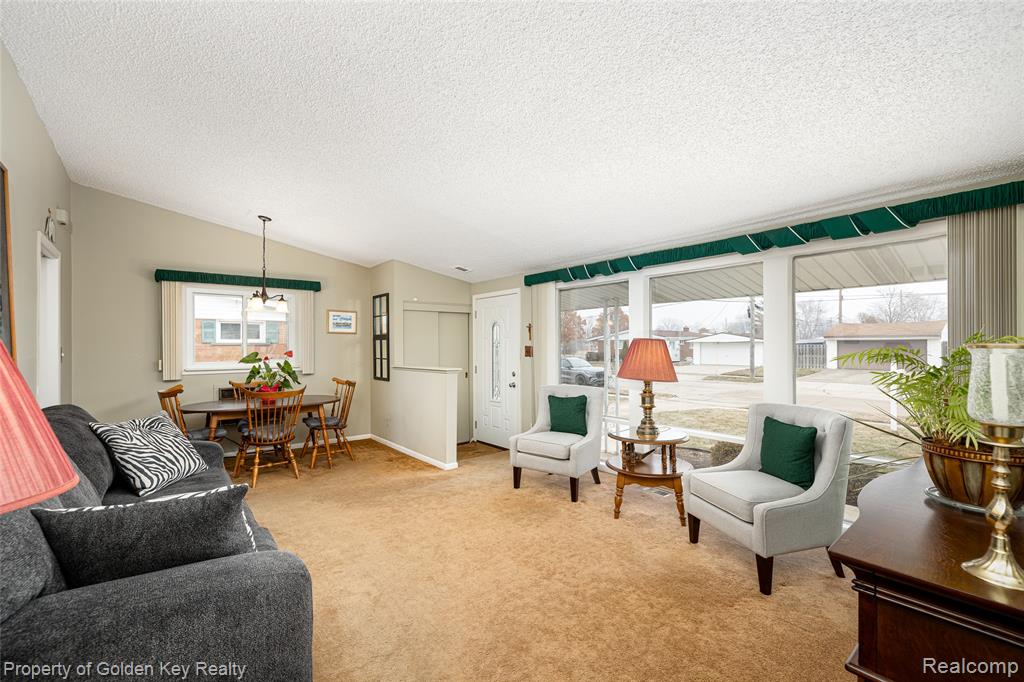 9743 Garden Street, Livonia, MI 48150 — Photo 5