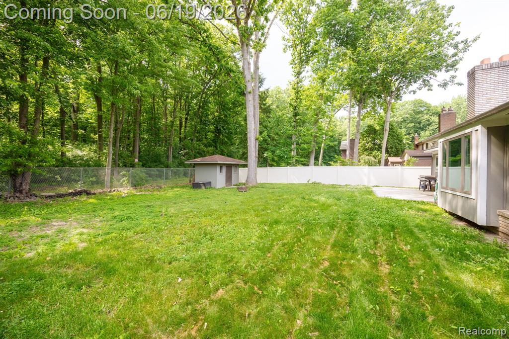17680 Fox Glen Drive, Riverview, MI 48193 — Photo 11